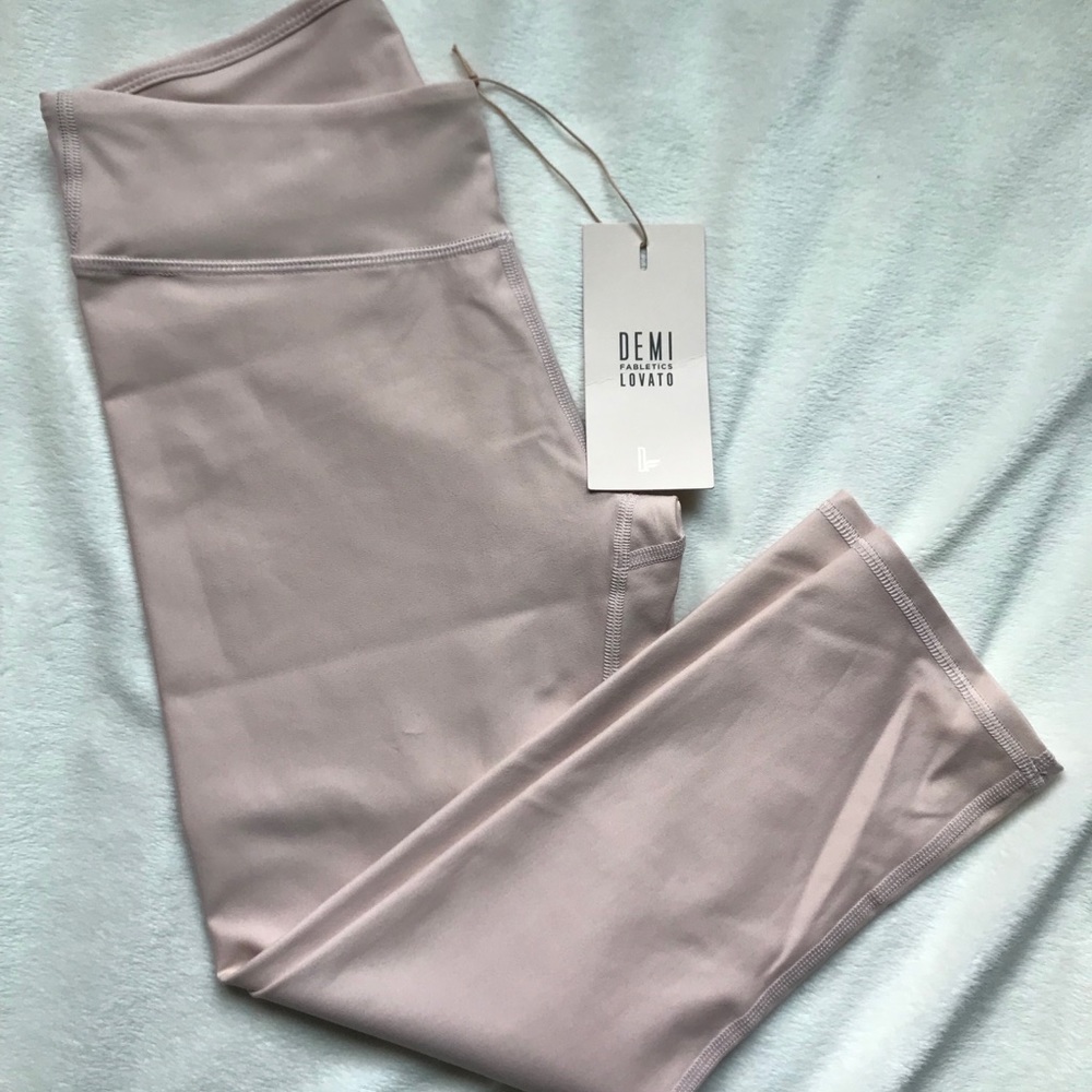 🆕💕Fabletics Salar Solid Powerflex Crop💕